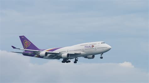 Thai Airways Boeing 747 Approaching Over Ocean 8299710 Stock Video At Vecteezy