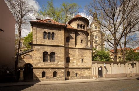 Skip The Line Jewish Museum And Synagogues Private Tour Getyourguide