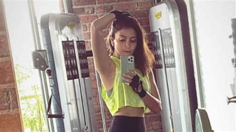 Anushka Sharma shares workout selfie, makes sure to ‘show off ...