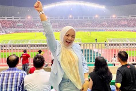 5 Perempuan Supercantik Pasangan Pemain Top Timnas Indonesia Selalu