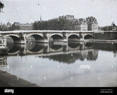 Paris St Arr France The Quai De L Horloge On The Le De La Cit