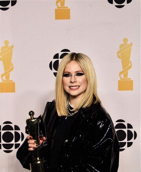 Avril Lavigne JUNO Awards 2023 WINNING TikTok Juno Fan Choice Award