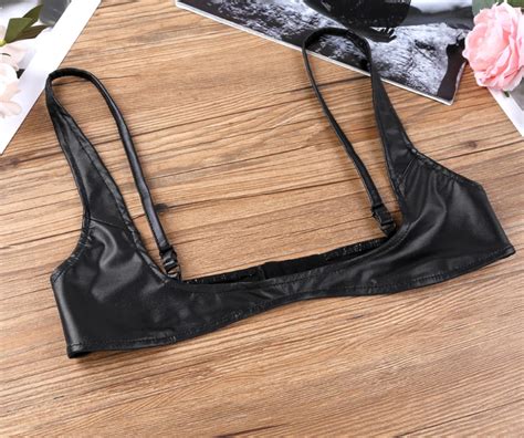 Soutien Gorge Coquin Seins Nus Ouvert Simili Cuir Noir Mat