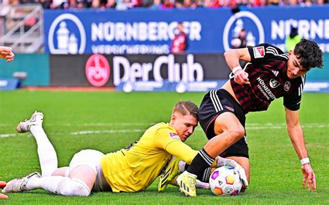 1 FC Kaiserslautern erwartet Karlsruher SC zum Südwest Derby