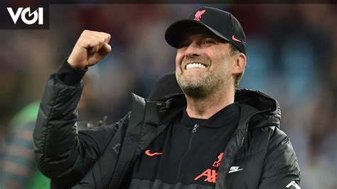 Happy Jurgen Klopp Wins Premier League Best Coach Award