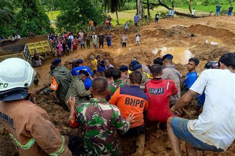 Death Toll From Indonesia Floods Landslides Rises To 26 The Straits