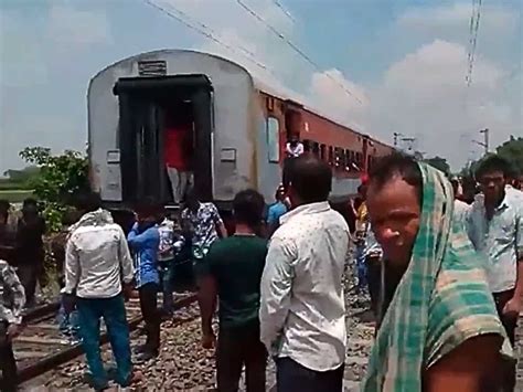 Train Accident बिहार के समस्तीपुर में टला बड़ा रेल हादसा दो हिस्सों