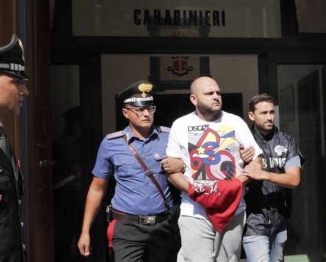 Camorra Gridano Bravo Familiari Acclamano Boss Cimmino Arrestato