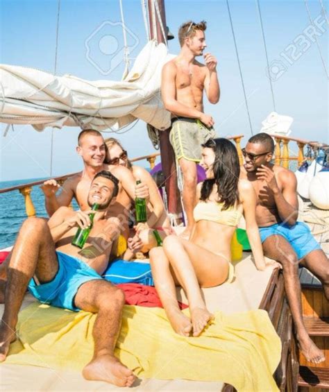 5 Hot Sexy Patri Tezanos Bikini Pics