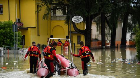 Alluvione In Emilia Romagna Ancora Allerta Rossa Allagamenti Nel