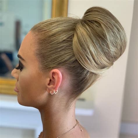 Acconciatura Sposa Con Capelli Raccolti Un Bellissimo Chignon Classico