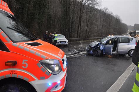 Drei Schwerverletzte Bei Unfall Auf Der L Oberberg Aktuell