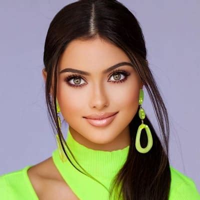 Kailia Posey - Bio, Age, Net Worth, Height, Single, Facts