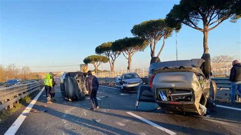 Incidente Sulla Pontina Violento Tamponamento Tra Auto Traffico In Tilt