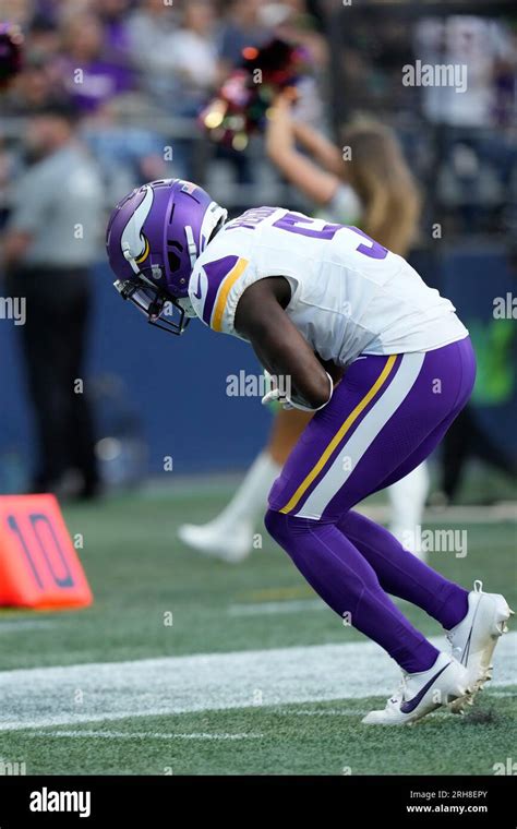 Minnesota Vikings Wide Receiver Jalen Reagor 5 Runs With The Ball