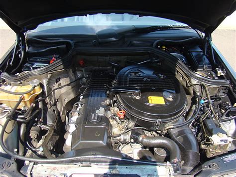 Mercedes Benz W124 260e Engine