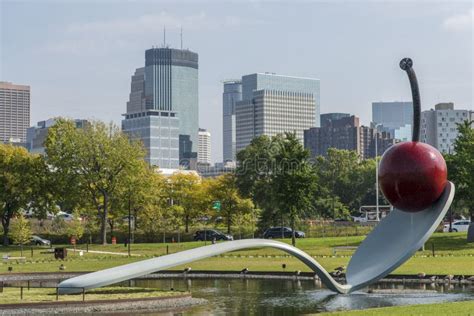 Minneapolis Sculpture Garden The Spoonbridge And Cherry Sculpture In