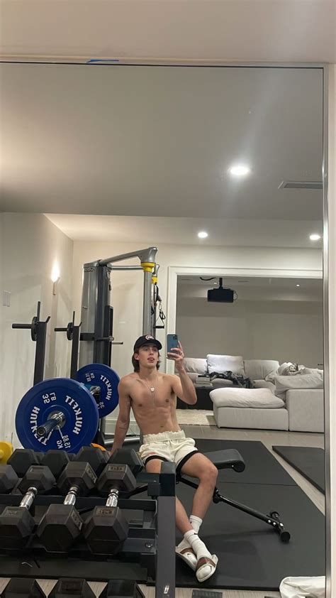 ᴶᵒʰⁿⁿʸ ᴼʳˡᵃⁿᵈᵒ 𝖇𝖞 𝖆𝖗𝖆𝖗𝖆 Johnny Orlando Shirtless Jonny Orlando Johnny