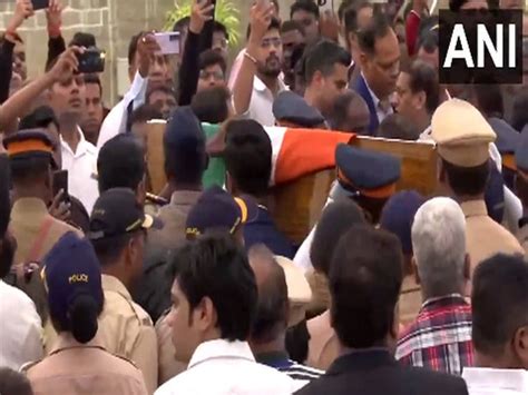 Ratan Tata Funeral Mortal Remains Reaches Worli Crematorium