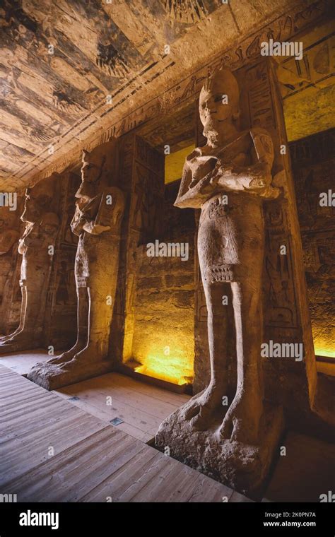 Vue Int Rieure Avec Une Ancienne Statue Gyptienne De Ramesses Li E Au