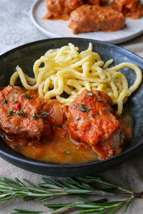 Schweinefilet Medaillons Mit Parmaschinken Und Tomaten Sahne Sauce