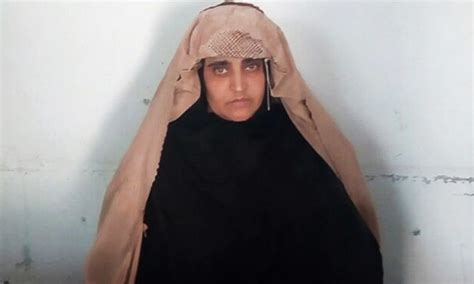 Nat Geo S Afghan Girl Sharbat Gula To Be Deported From Pakistan Pakistan Dawn