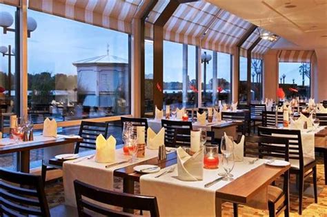 Hilton Vienna Danube Waterfront - Compare Deals