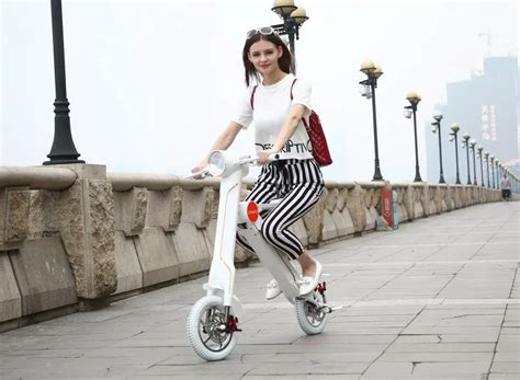 European Warehouse Stock 2021 Road Legal Eec Approved Electric Scooter