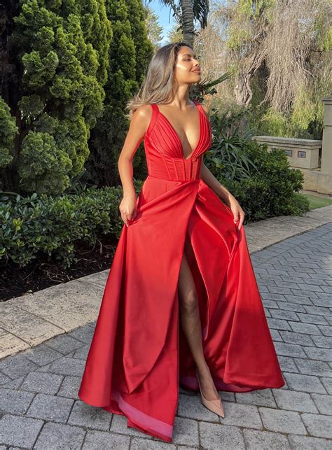 D'Lelle - Annabelle Gown - Red