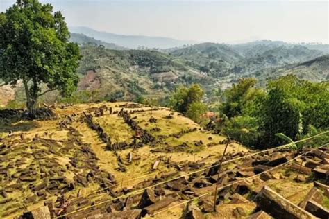 Sulit Dijangkau Inilah Lokasi Situs Gunung Padang Yang Mengerikan Ada