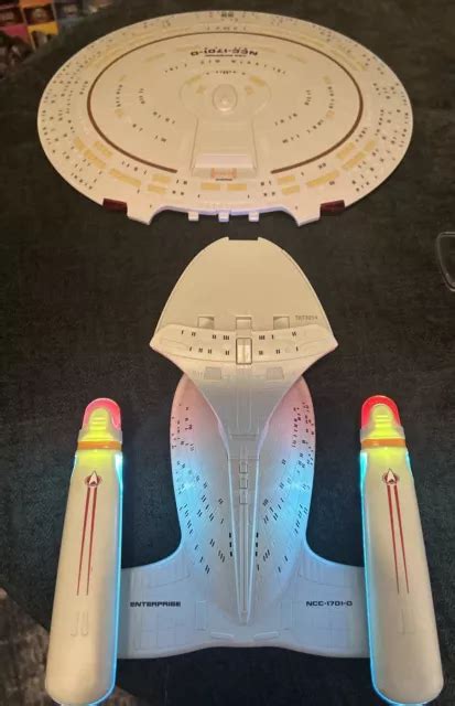 PLAYMATES STAR TREK nächste Generation USS Enterprise NCC 1701 D