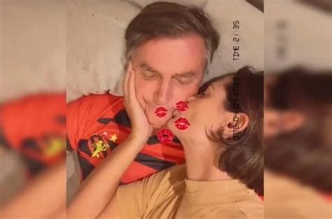 Michelle Bolsonaro posta vídeo ao lado do marido em clima de romance