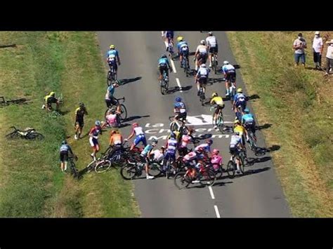 Massensturz Mit Rund 30 Fahrern Etappe Der Tour De France