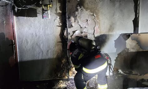 Incendiu într un bloc turn din Giurgiu izbucnit de la o lumânare aprinsă