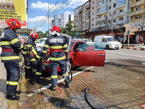 Video Foto Incendiu Izbucnit La O Ma In Parcat Pe Strada