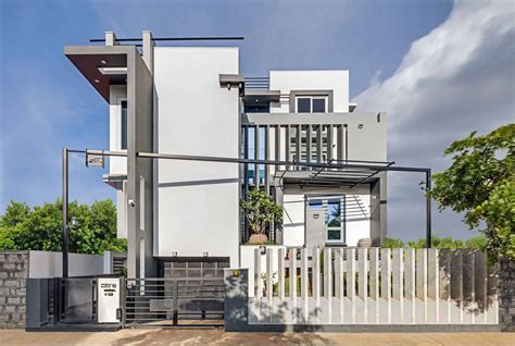 Ashwin Architects Design A Contemporary Home With Warm Yellow