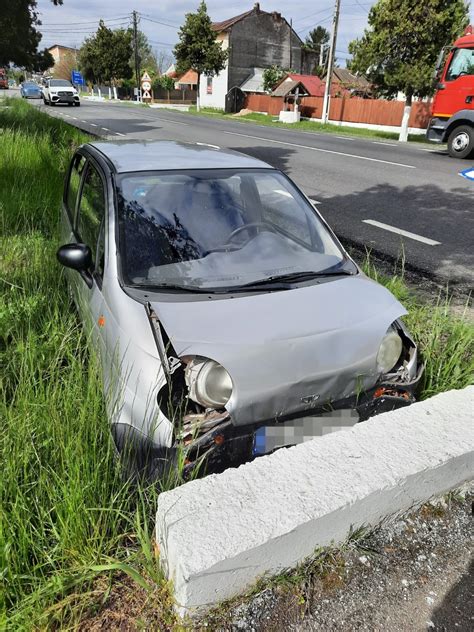 Accident în Argeș O șoferiță a ajuns cu mașina într un cap de pod