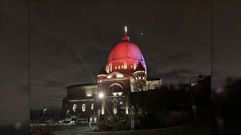 Le dôme de loratoire Saint Joseph du Mont Royal sillumine Diocèse