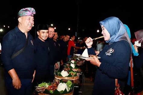 Serunya Festival Bandeng Jelak Bagikan 3 000 Sate Gratis Radar Bromo