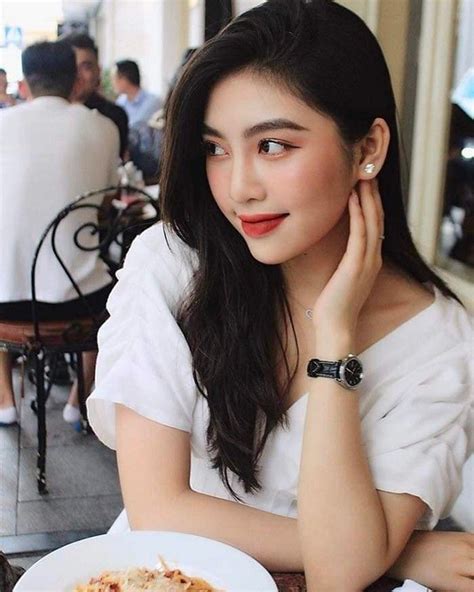 Hot girl Trương Diệu Linh làm mẫu ảnh tự mua biệt thự tỷ tậu xe sang ở tuổi Ảnh gái xinh
