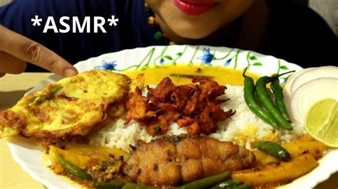 SIMPLE ASMR EATING DAL PAKODA EGG OMLETTE ROHU FISH CURRY SALAD WITH