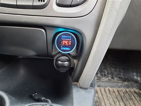 Вольтметр в прикуриватель — Hyundai Santa Fe (1G), 2,7 л, 2010 года ...