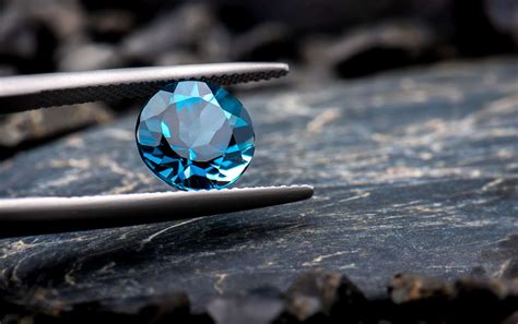 Le mythique diamant bleu de Louis XIV renaît grâce à la science