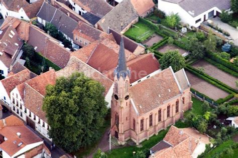 Birkweiler Aus Der Vogelperspektive Kirchengeb Ude In Der Dorfmitte In