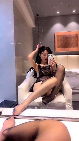 Watch 逼逼粉嫩肉肉身材妹子情趣装诱惑 性感肉丝换包臀裙翘起屁股 直播 馒头 黑丝 Porn SpankBang