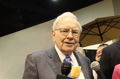 Warren Buffett Stocks To Buy Hand Over Fist And To Avoid The