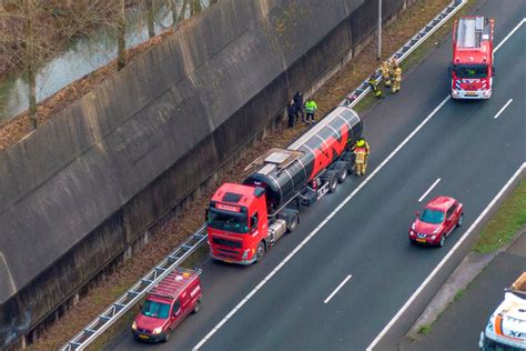 Brandweer Rukt Met Spoed Uit Voor Melding Vrachtwagenbrand A