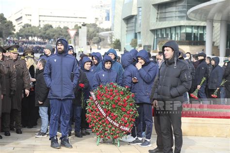 People Of Azerbaijan Pay Tribute To January Martyrs Photos Report Az