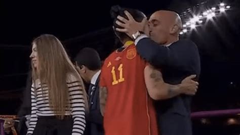 El Beso De Rubiales A Jenni Hermoso Celebrado En El Mundial