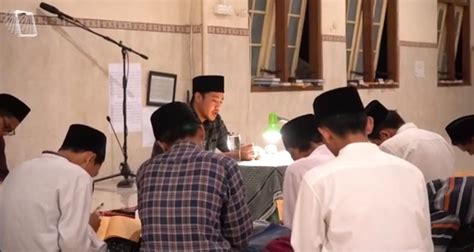 Ngaji Pasanan Tradisi Ramadan Di Pesantren Yang Tetap Ada Dari Masa Ke